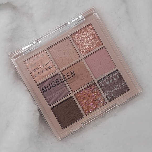 🎈 9 Color | Embossed Nature | Eyeshadow Palette - Picture 1 of 5